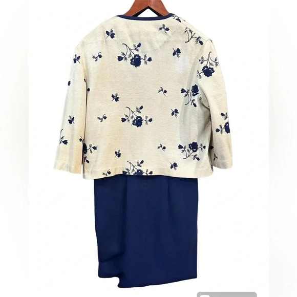 Beautiful Vintage blue knit dress with belt and a coordinating jacket. - Picture 3 of 10